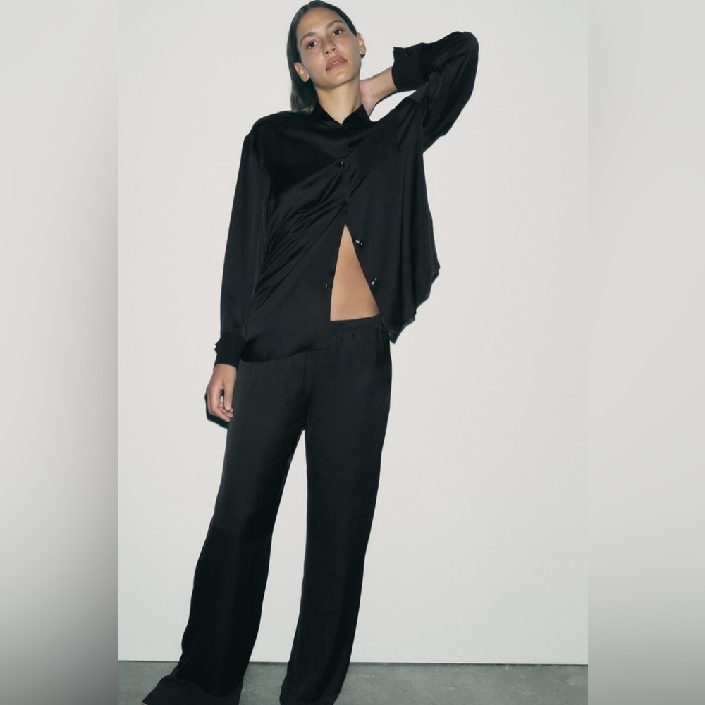Zara Black Satin 100%‎ Viscose Collared Long Sleeve ( M )